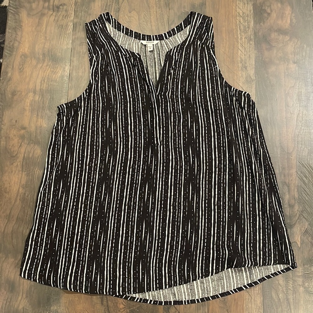 Sonoma Goods for Life Black and white vertical striped shirt Size: M